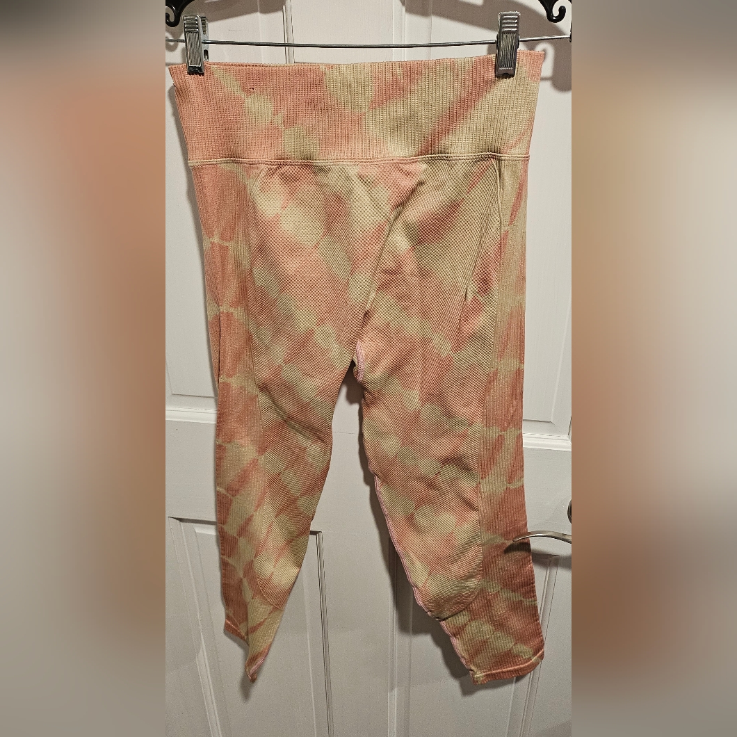 Victoria Secret. Pink Active Leggings Size L